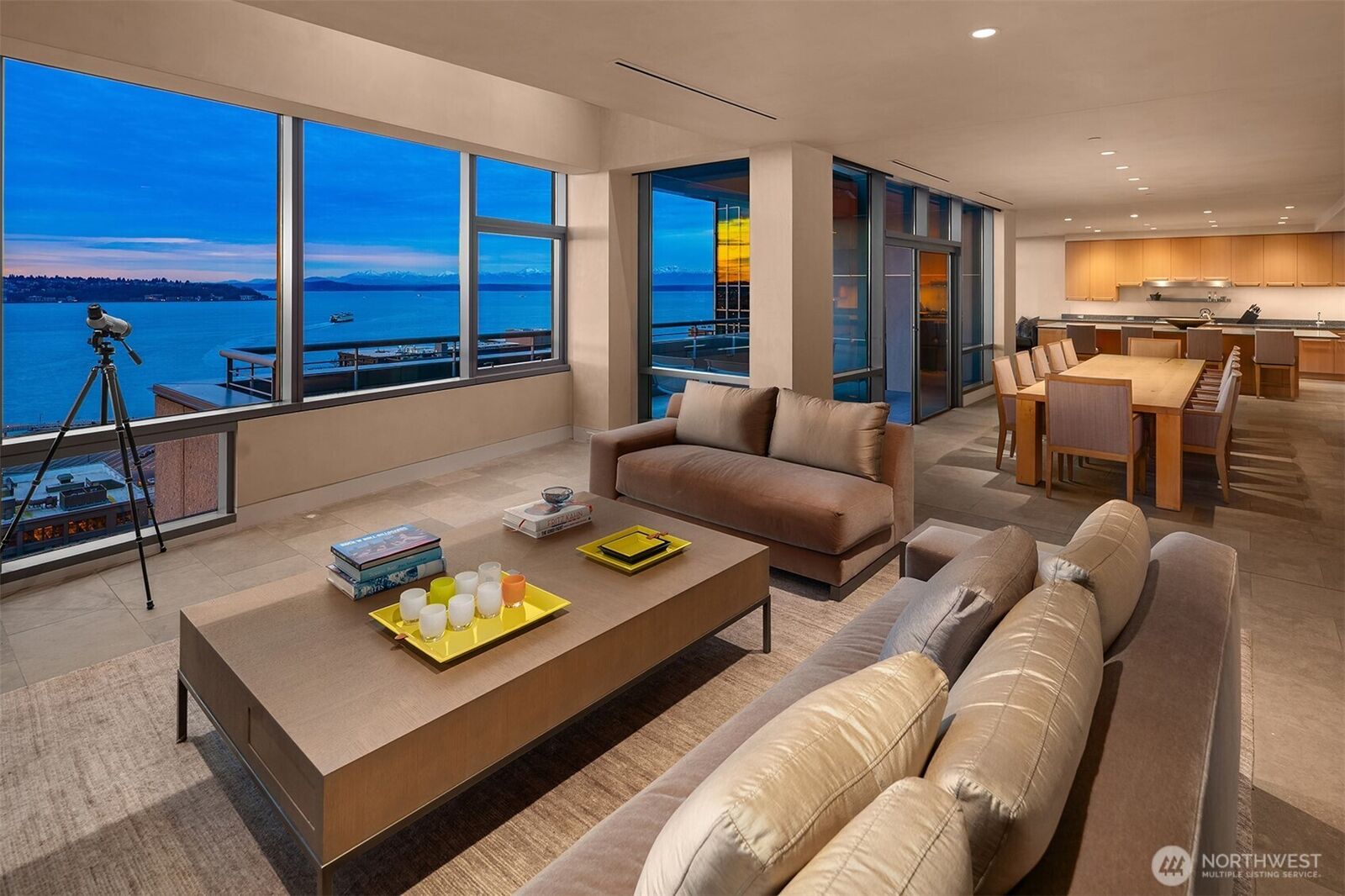 Property Photo:  715  2nd Avenue 1501  WA 98104 