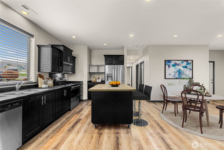 Property Photo:  1467  Melissa Way  WA 98801 