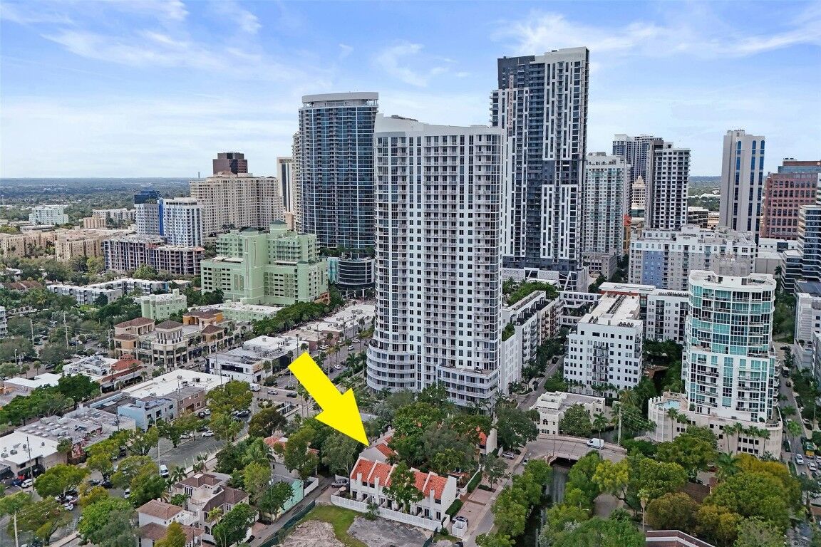 Property Photo:  810 SE 2nd Street F  FL 33301 