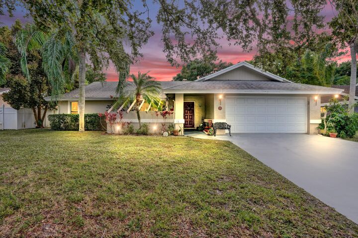 Property Photo:  194 Parkwood Drive  FL 33411 