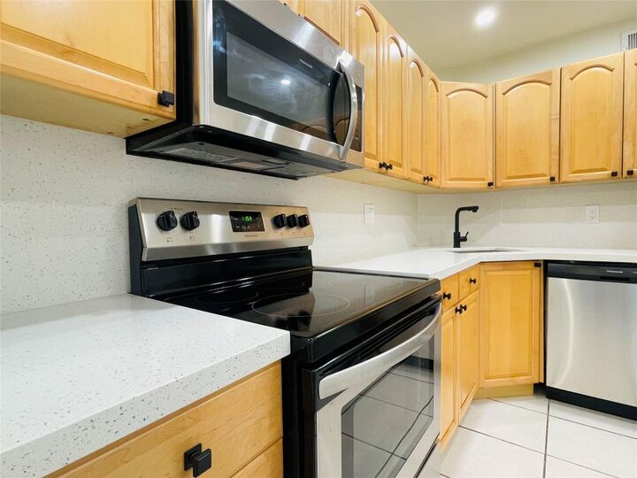 Property Photo:  1950 N Andrews Avenue 216D  FL 33311 