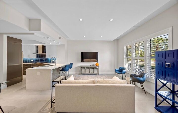 Property Photo: 2609 NE 14th Avenue 107 FL 33334