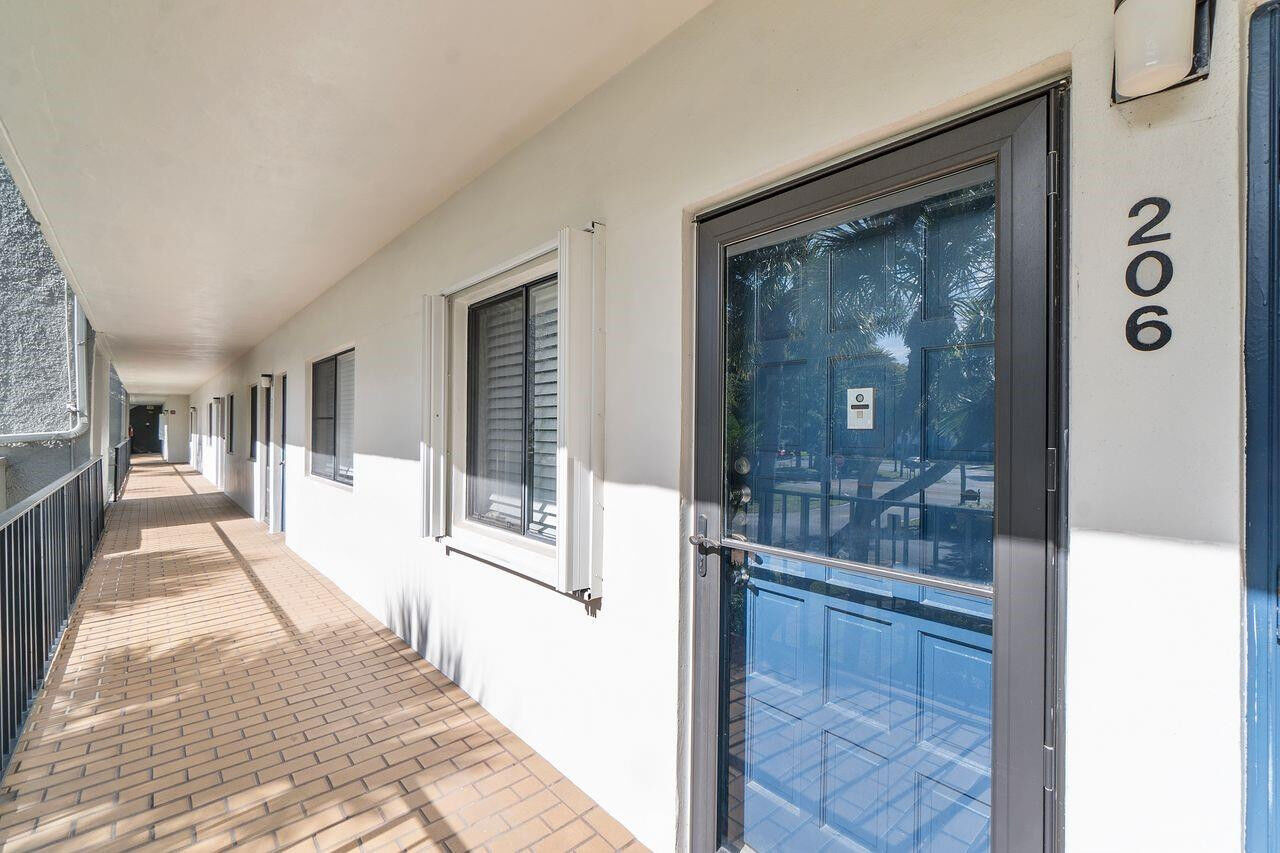 Property Photo: 4832 Esedra Court Apt 206 FL 33467