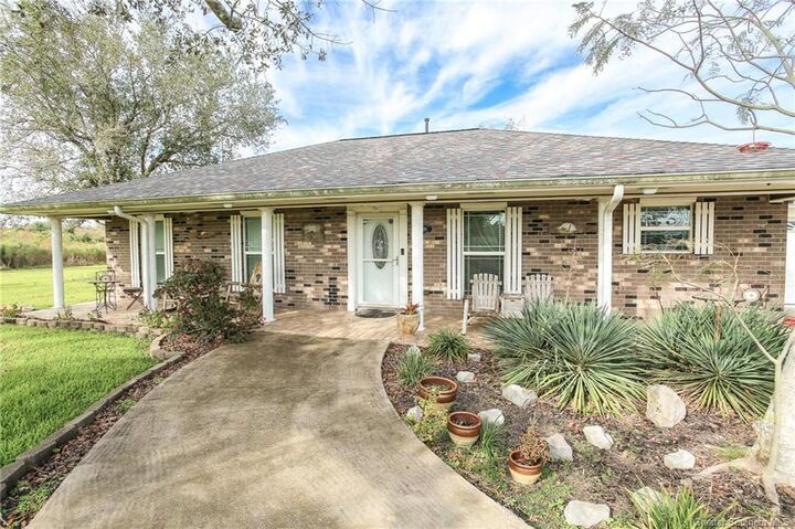 Property Photo:  910 Oak Lane  LA 70645 