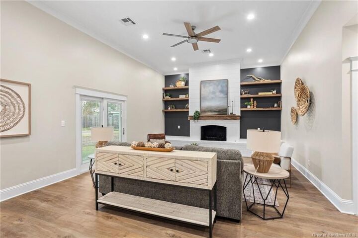 Property Photo:  1450 N Chateau Circle N  LA 70605 