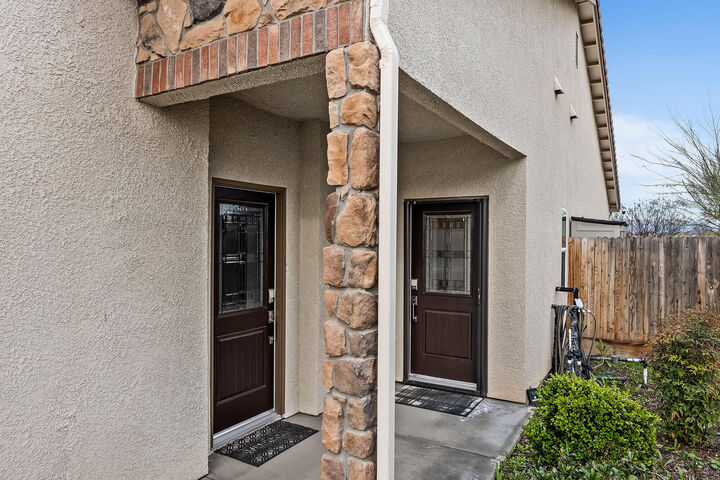 Property Photo: 804 S Simon Street CA 93292