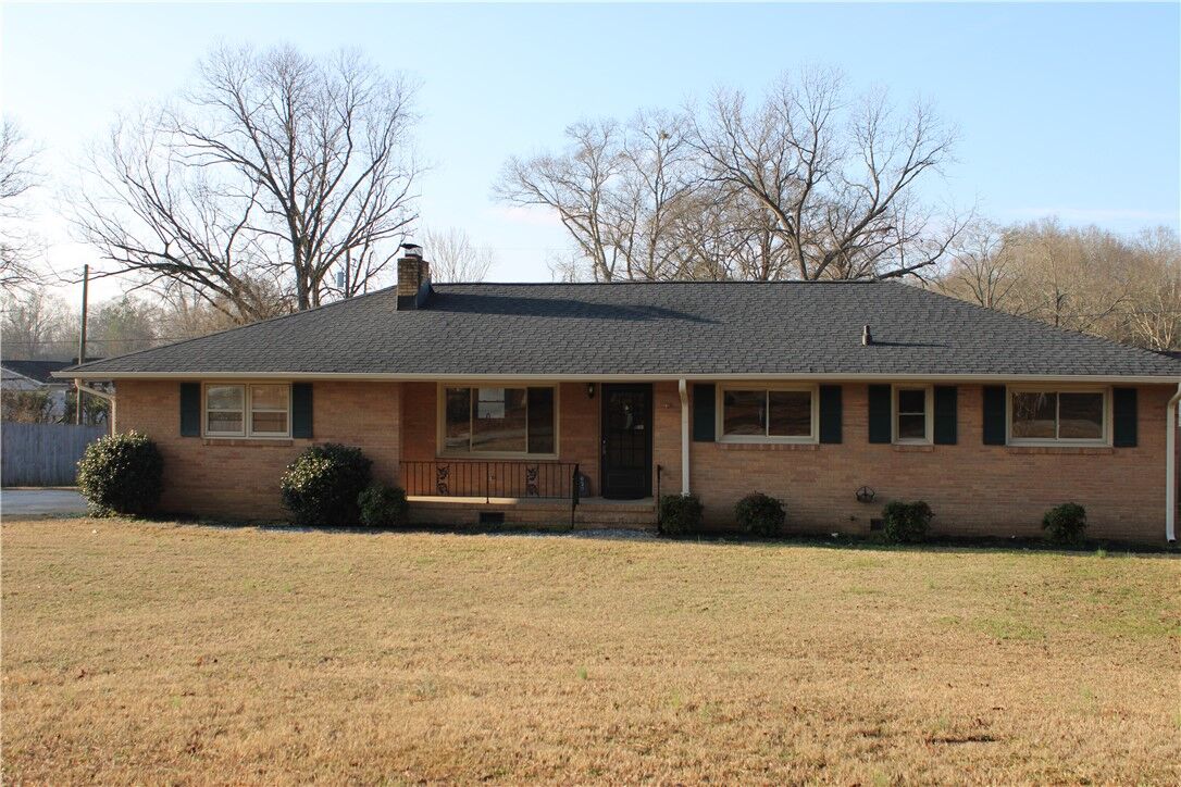 Property Photo: 620 Fairmont Road SC 29621