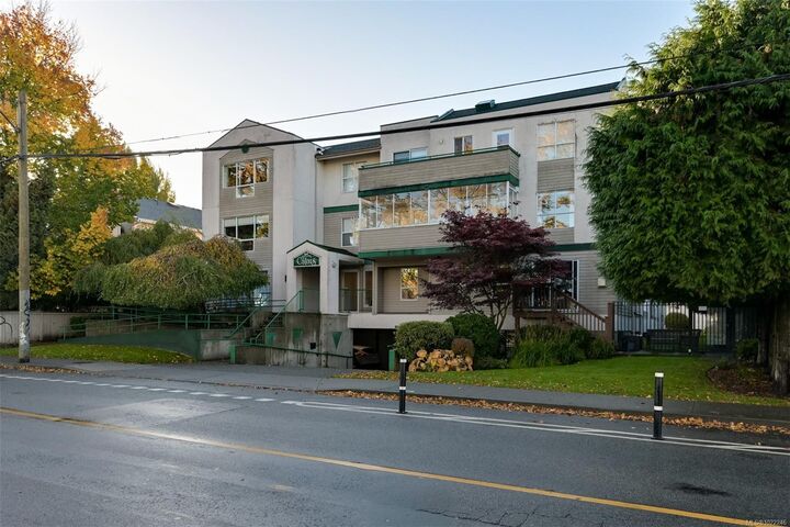 Property Photo:  1007 Caledonia Ave 302  BC V8T 1E7 