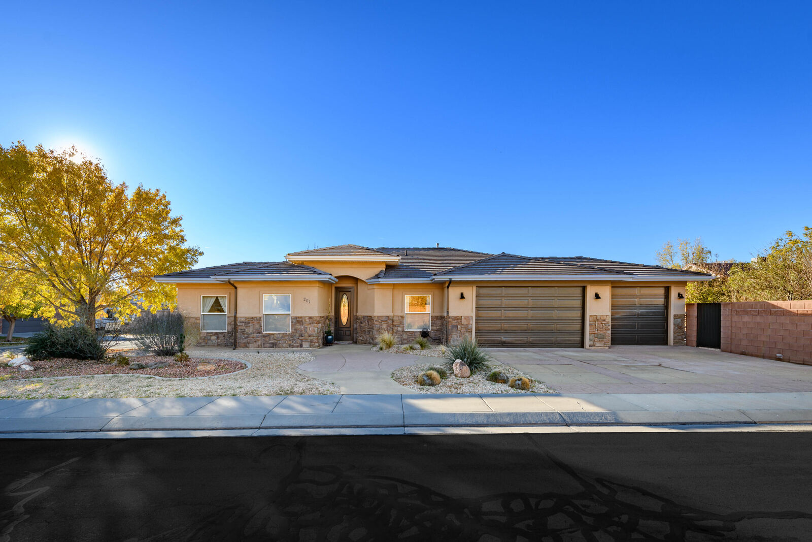 Property Photo:  201 W Lake Ln  UT 84774 