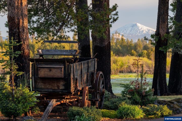 Property Photo:  52255 Hunnington Rd  OR 97739 