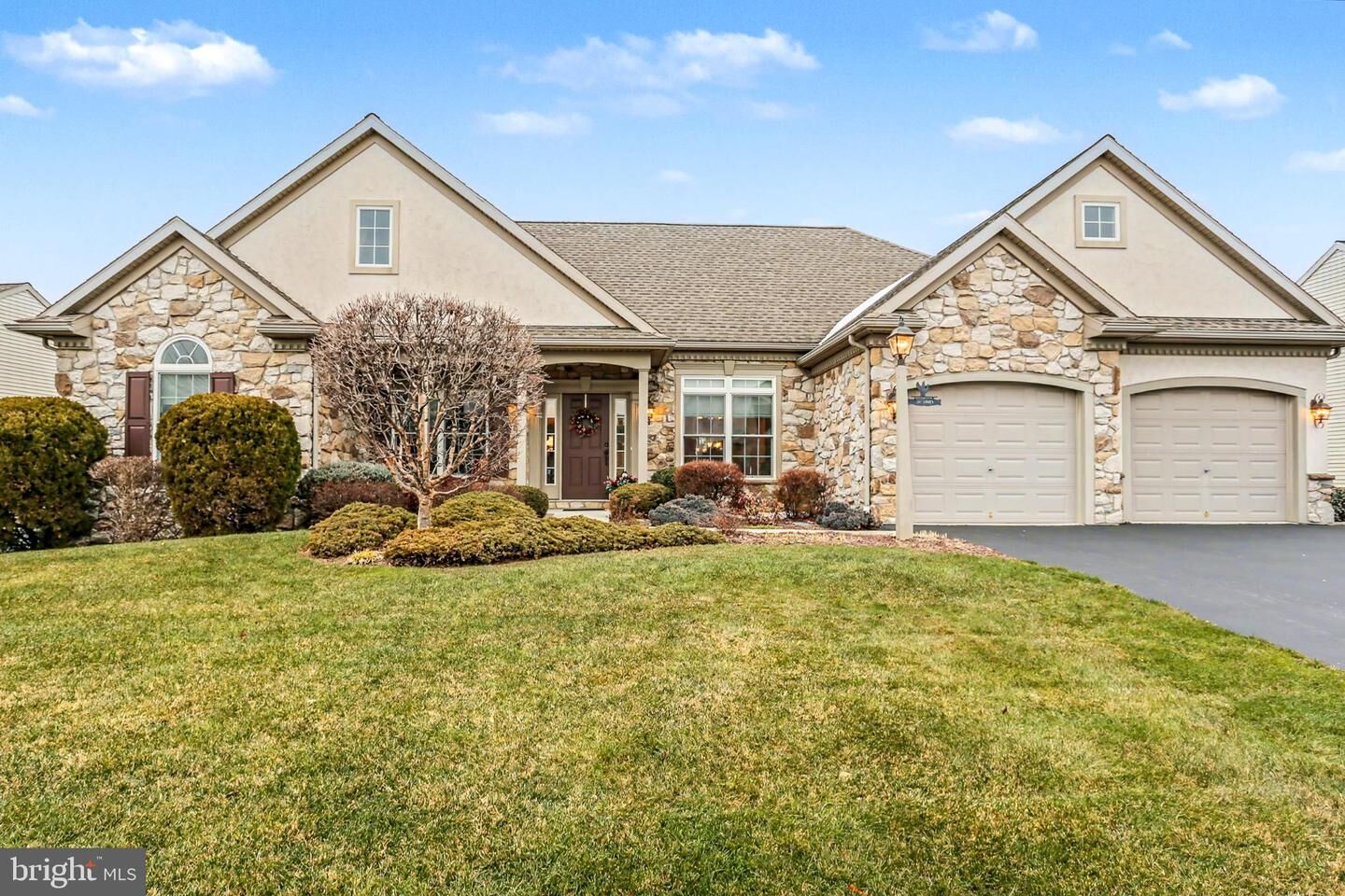 Property Photo:  905 Walnut Crest Dr L-0064 Drive  PA 17046 