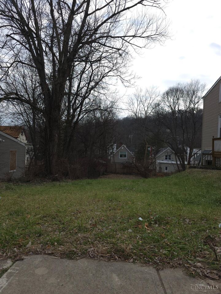 Property Photo:  1607 Pulte Street  OH 45225 