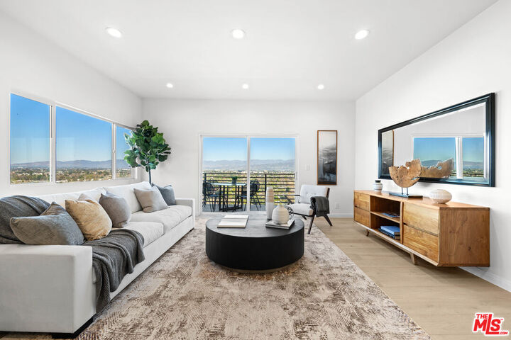 Property Photo:  11725 Laurelwood Dr  CA 91604 