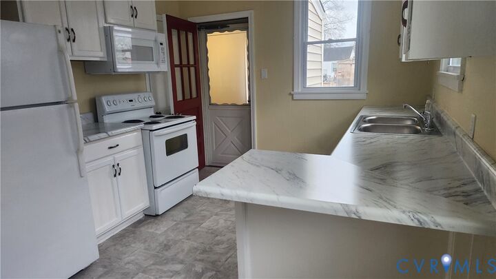 Property Photo: 428 Roslyn Avenue VA 23834