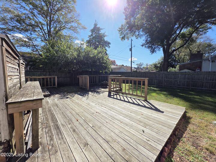 Property Photo: 4320 Norbourne Blvd KY 40207