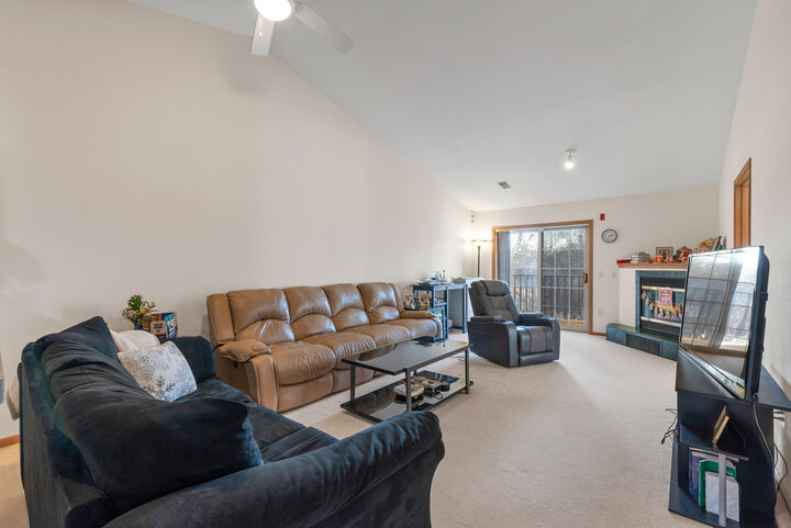 Property Photo:  2105 Pine Ridge Ct H  WI 53024 