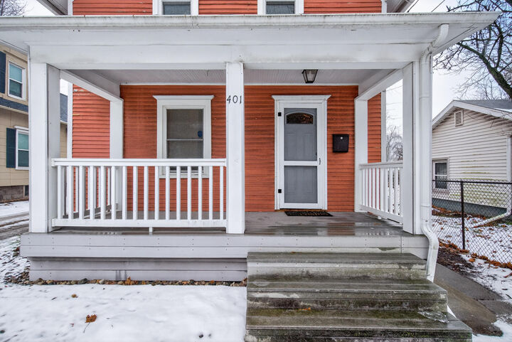 Property Photo:  401 N West Avenue  MI 49201 