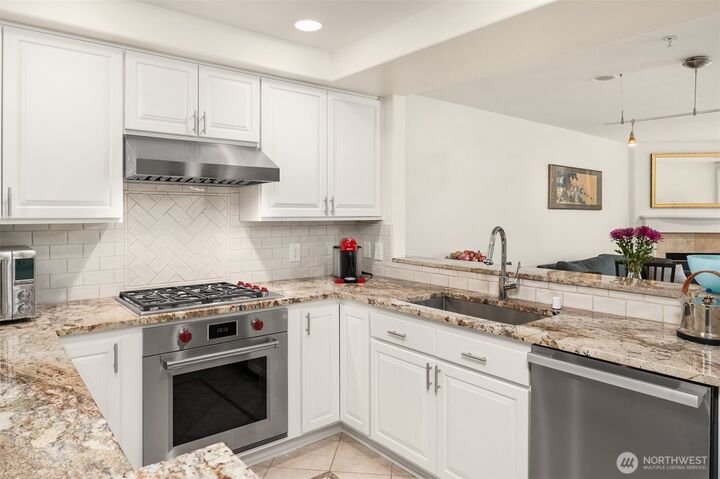 Property Photo: 225 4th Avenue A401 WA 98033