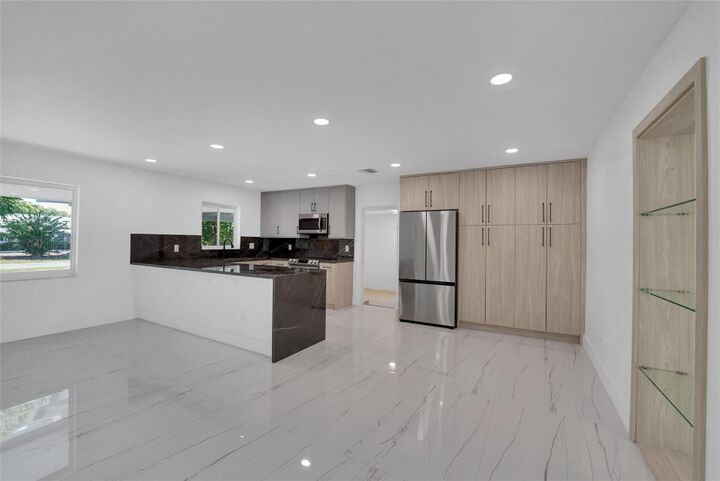 Property Photo: 121 SE 8th Street FL 33060