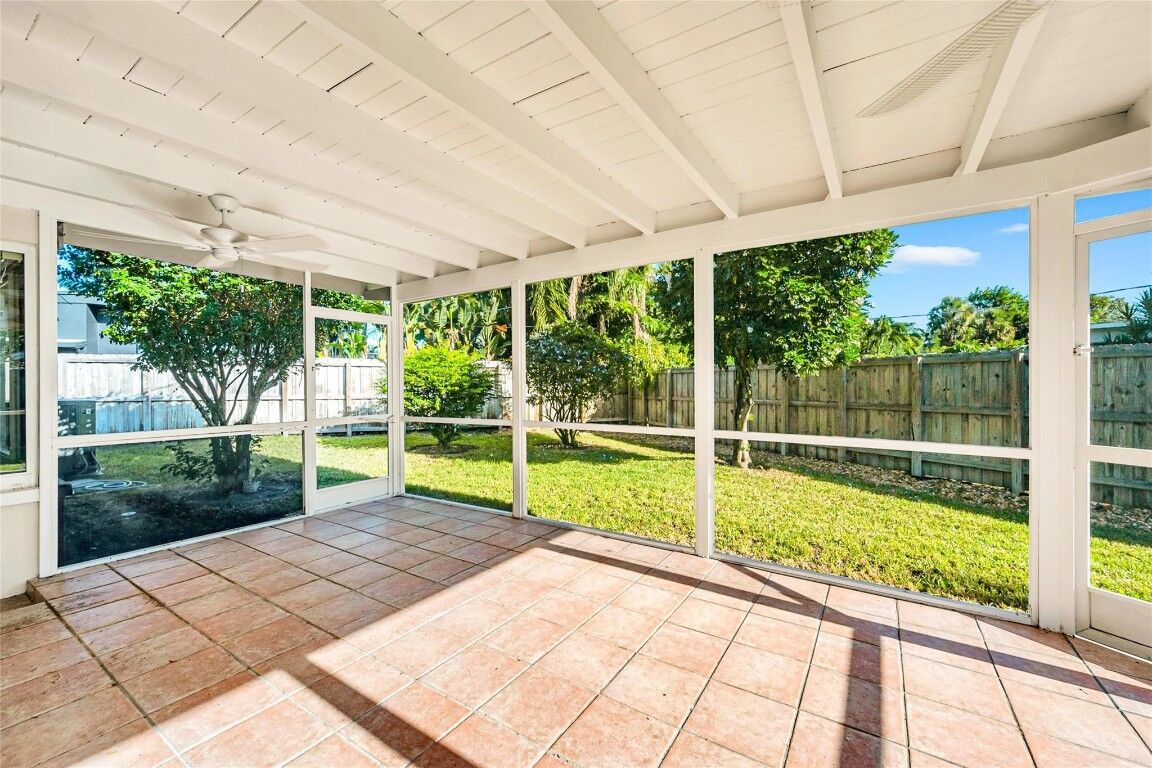 Property Photo:  2100 Manatee Drive  FL 33316 
