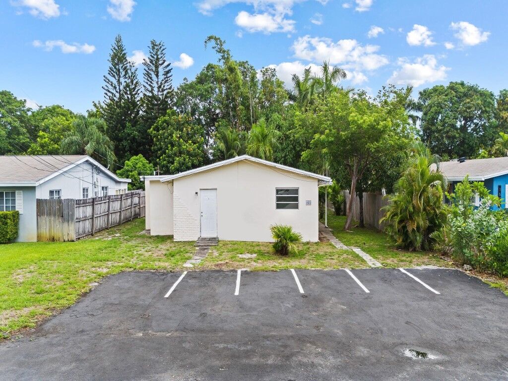 Property Photo:  1633 NE 32nd Street  FL 33334 