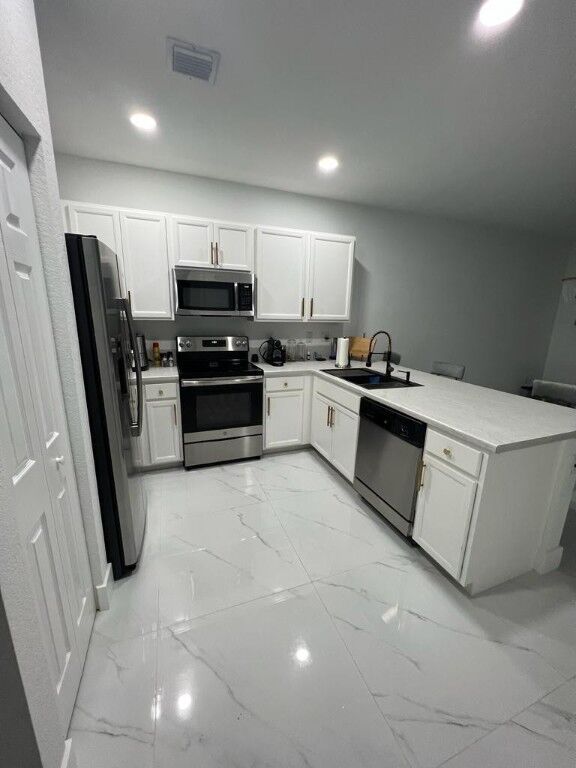 Property Photo:  178 SE 33rd Terrace  FL 33033 
