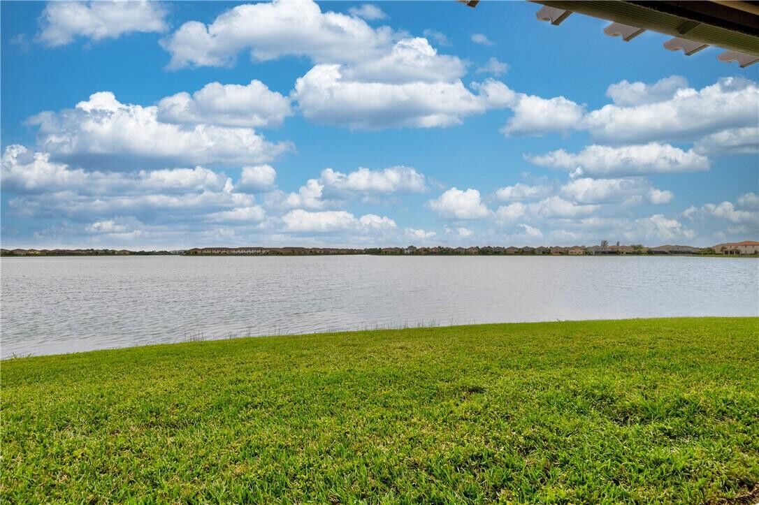 Property Photo:  8880 Lakeview Place  FL 33076 