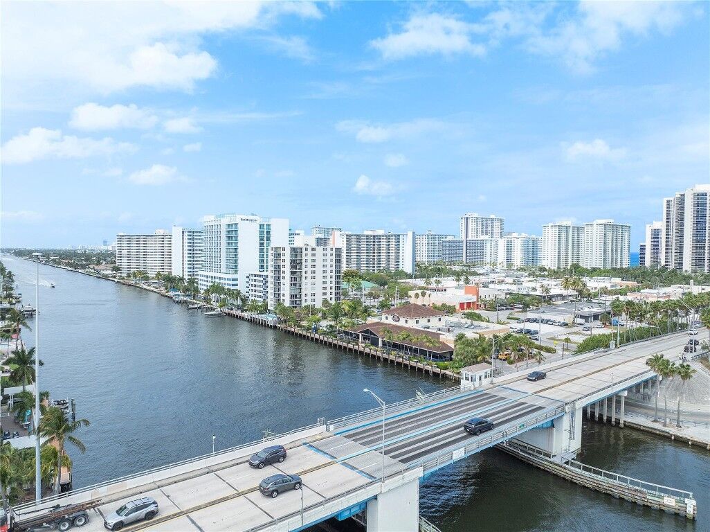 Property Photo: 3000 E Oakland Park Boulevard 1101 FL 33306