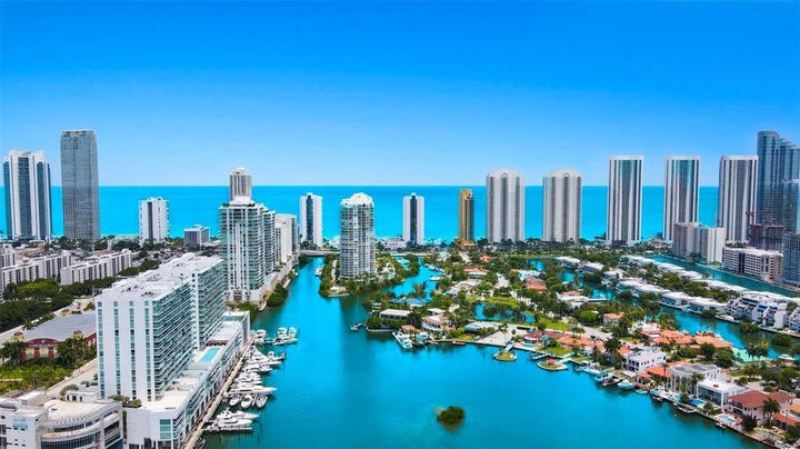Property Photo: 400 Sunny Isles Boulevard 2005 FL 33160