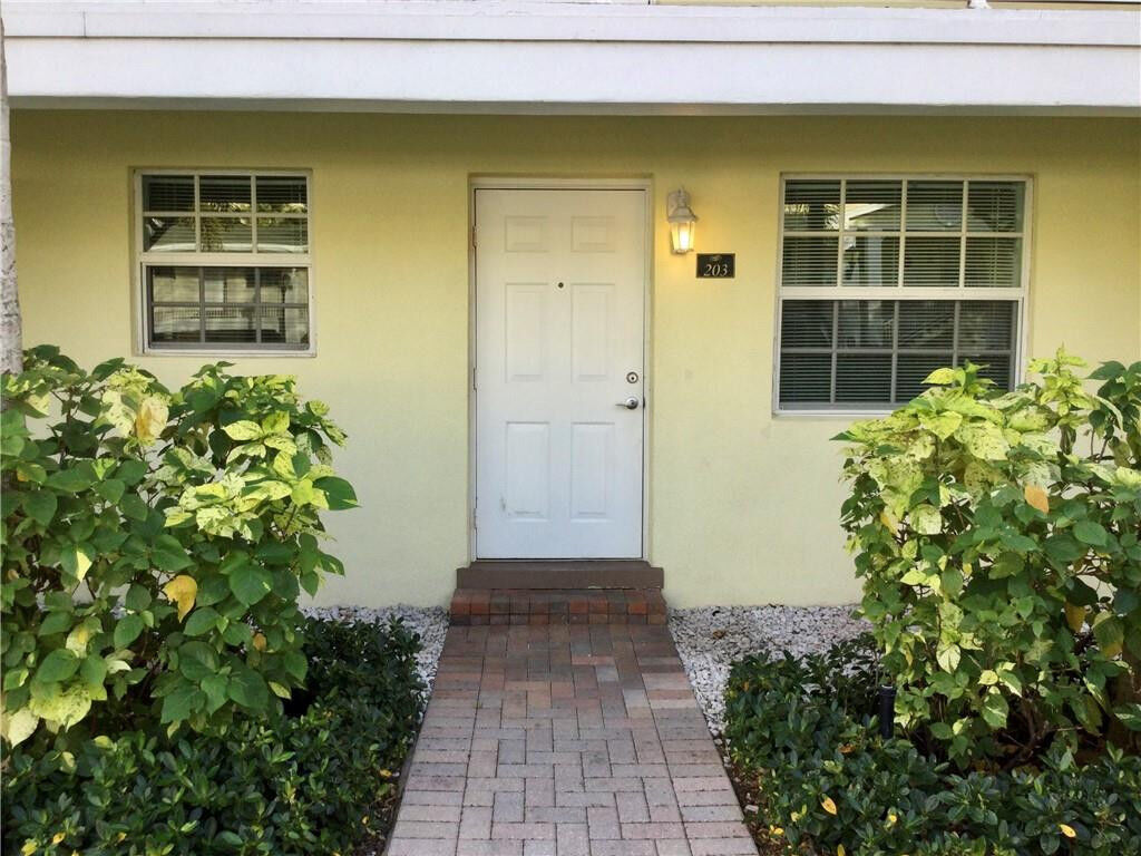 Property Photo: 2660 NE 8th Avenue 203 FL 33334