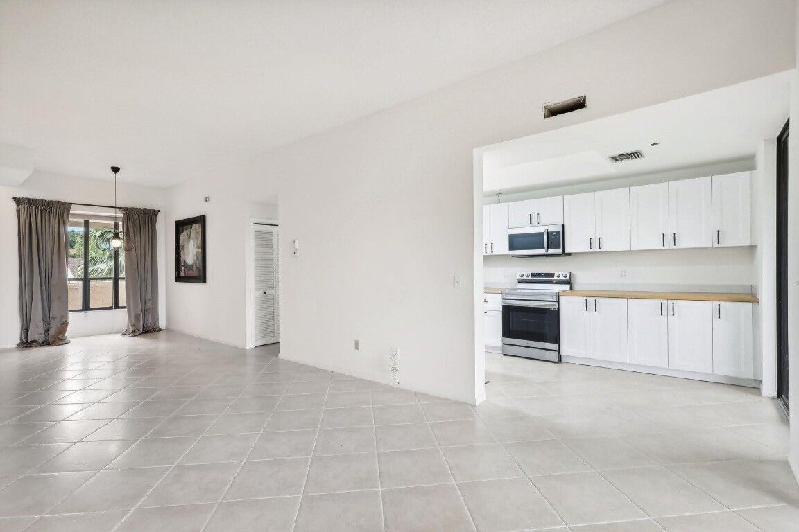 Property Photo:  7460 La Paz Boulevard 302  FL 33433 