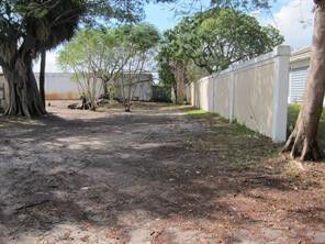 Property Photo:  165 NW 17th Avenue  FL 33069 