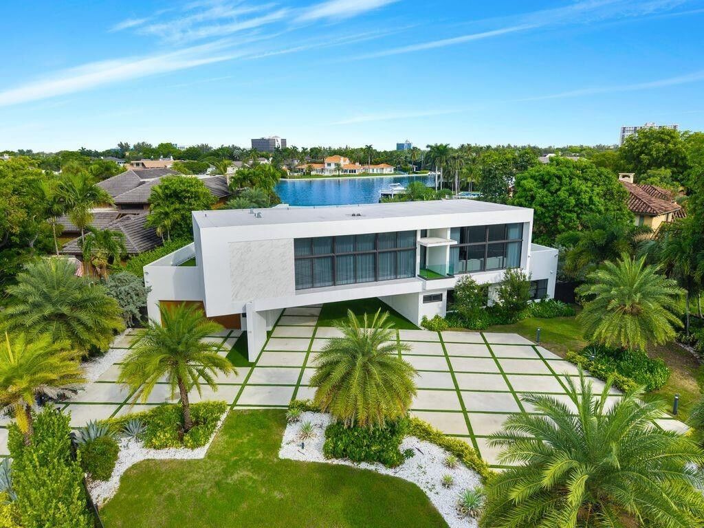 Property Photo:  19 Gatehouse Road  FL 33308 