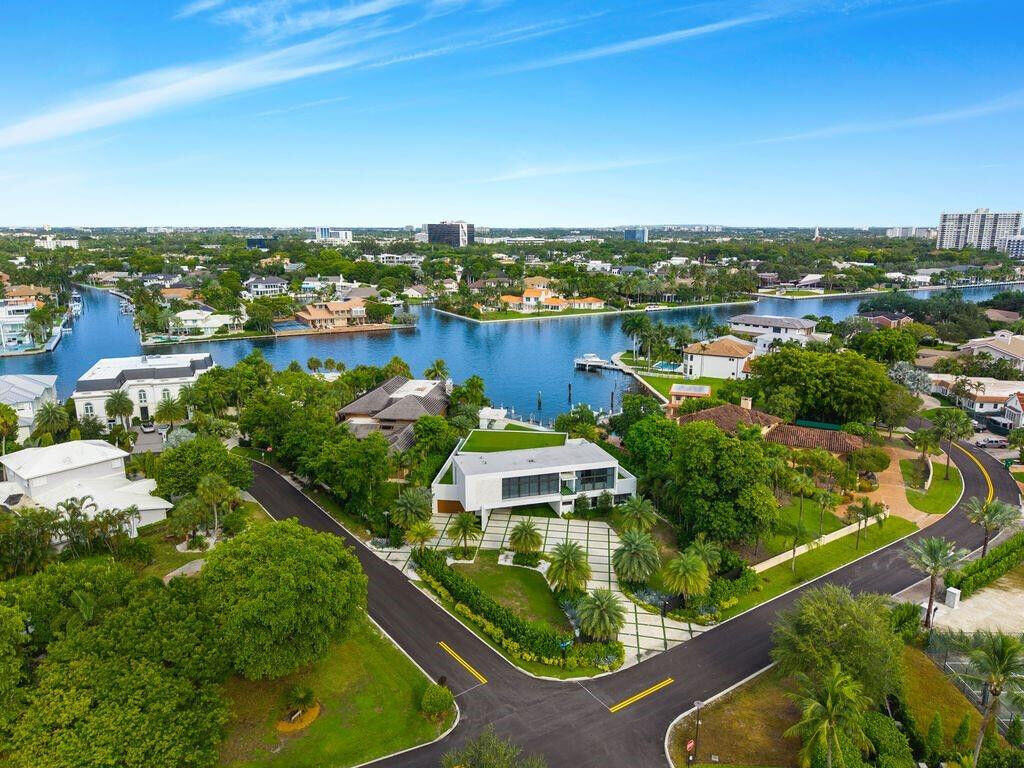 Property Photo:  19 Gatehouse Road  FL 33308 