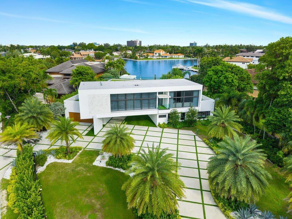 Property Photo: 19 Gatehouse Road FL 33308