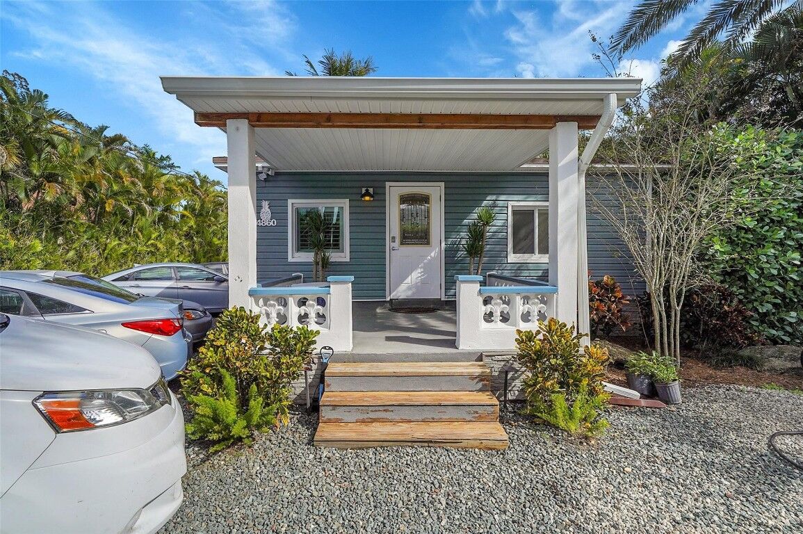 Property Photo:  4860 SW 61st Avenue  FL 33314 