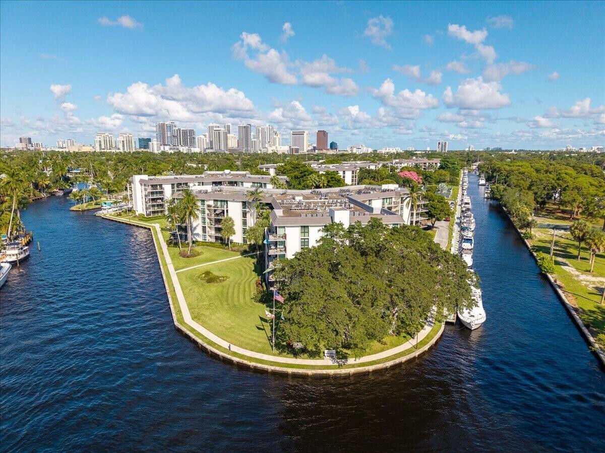 Property Photo:  900 River Reach Drive 425  FL 33315 