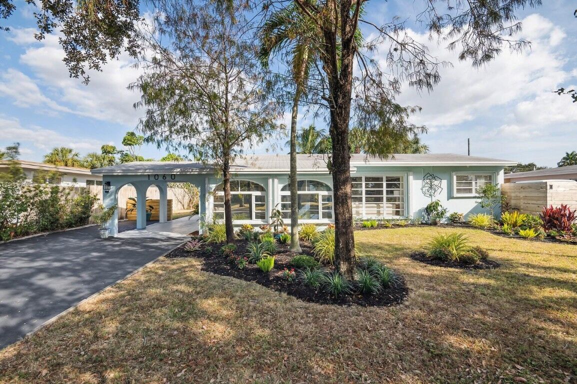 Property Photo: 1060 SW 50th Avenue FL 33317