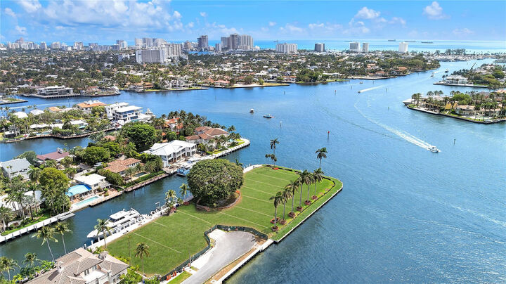 Property Photo: 1818 SE 10th Street FL 33316