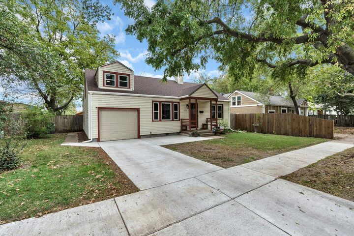 Property Photo:  826 S Dellrose Ave  KS 67218-2314 