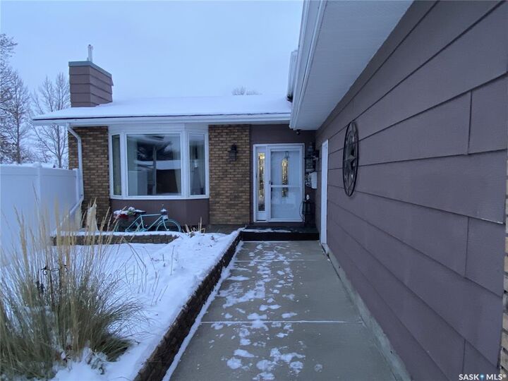 Property Photo: 734 Wollaston Court SK S7J 4E5