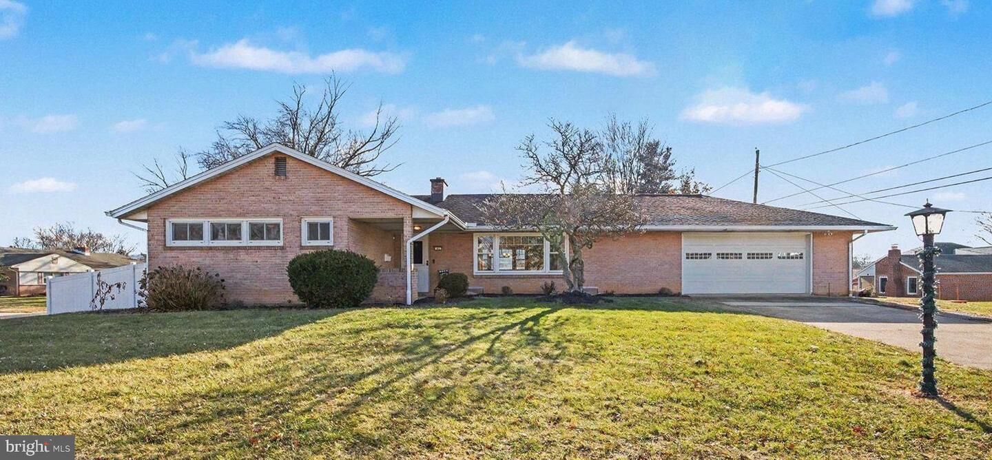 Property Photo: 41 Citadel Drive PA 17011