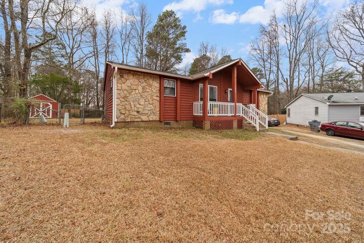 Property Photo:  7804 Haverstraw Court  NC 28212 