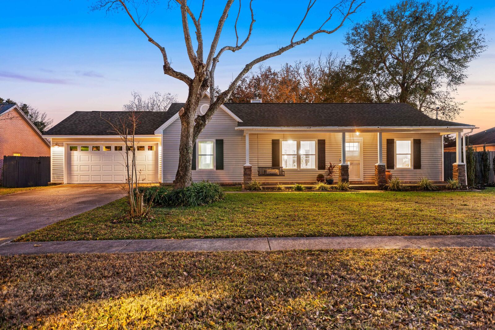 Property Photo: 7867 Pleasant Oak Avenue FL 32566