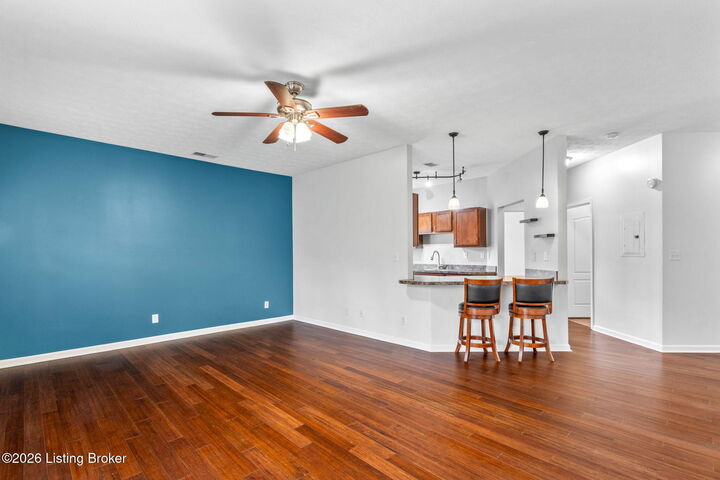 Property Photo: 7500 Autumn Pointe Dr Unit 104 KY 40214