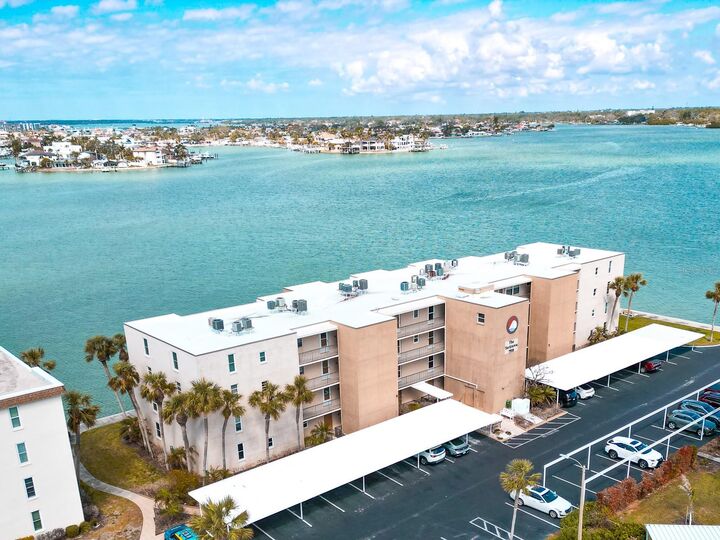 Property Photo: 7910 Sun Island Drive S 305 FL 33707