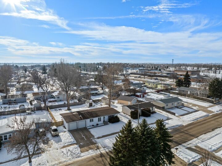 Property Photo: 711 24th Ave NW NW ND 58703