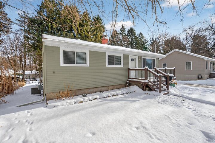 Property Photo:  1105 S Eaton Street  MI 49224 