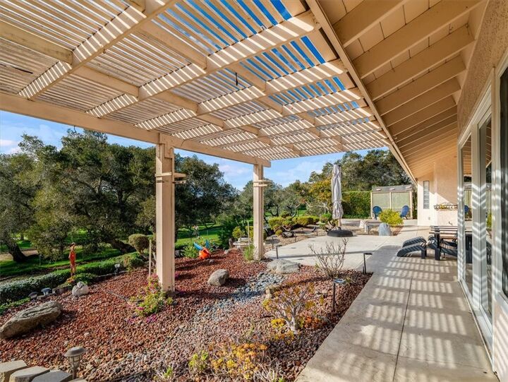 Property Photo:  372 Oak Hill  CA 93436 