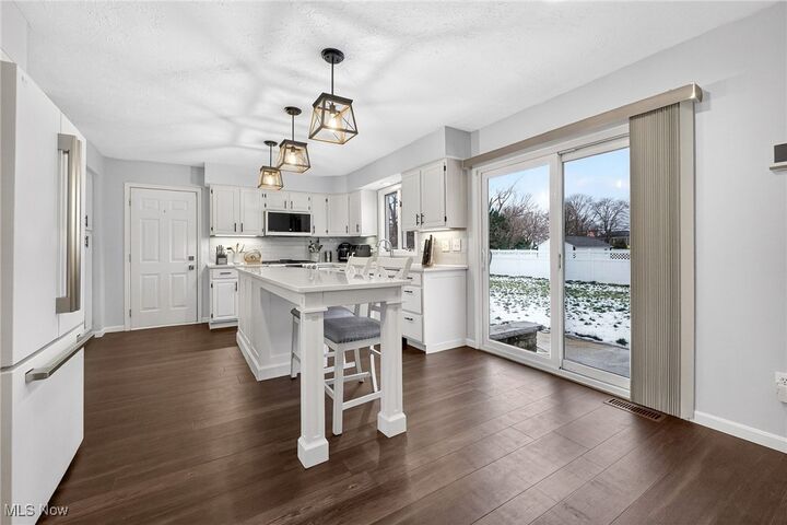 Property Photo:  100 Pembridge Court  OH 44054 